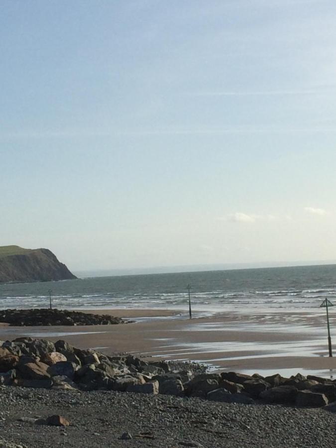 Llyswen Large Bedroom In Top Part Of Bungalow With Garden View And Balcony Sleeps Three Aberystwyth Exterior photo